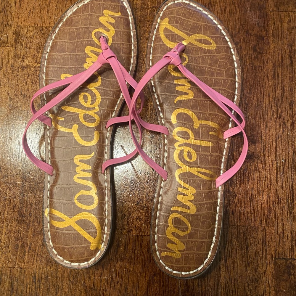 Pink flat sandals. Sam Edelman